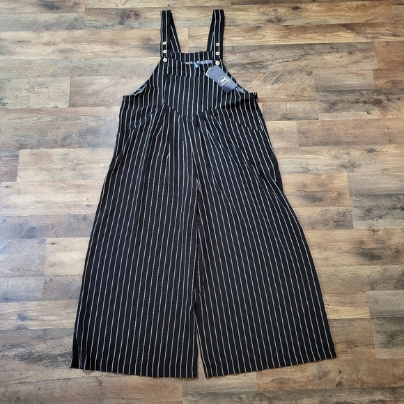 IWOLLENCE Women's Black and White Pinstripe Wideleg Overall Jumpsuit Size M - Picture 2 of 9